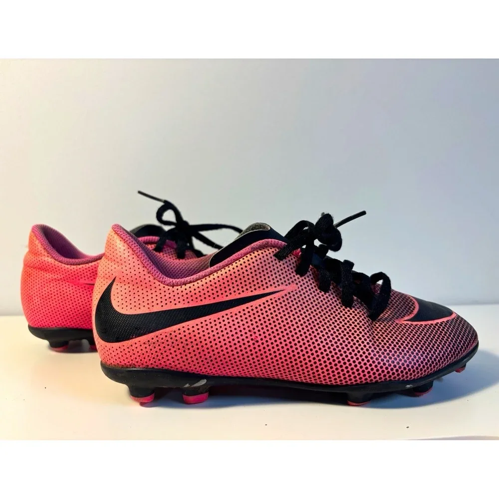 Nike Youth Soccer Cleats Pink Black Molded Lace Up US Size 4Y 844442-600
